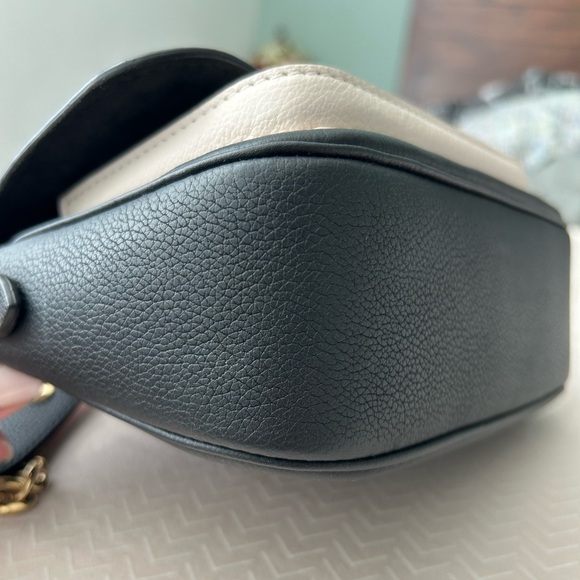 Louis Vuitton Lockme Tender - Picture 5 of 16